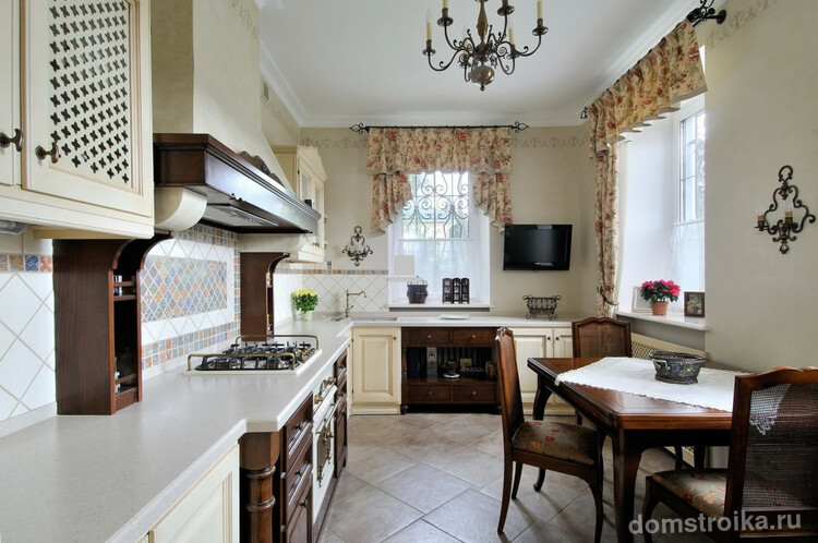 Решетчатые дверцы очень популярны в кухонной мебели стиля прованс