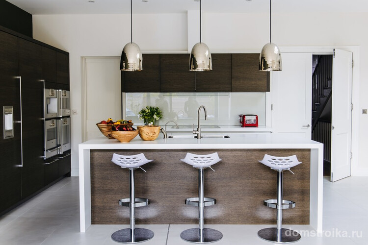 Красивый венге в элементах кухонного гарнитура станет центром внимания на вашей кухне