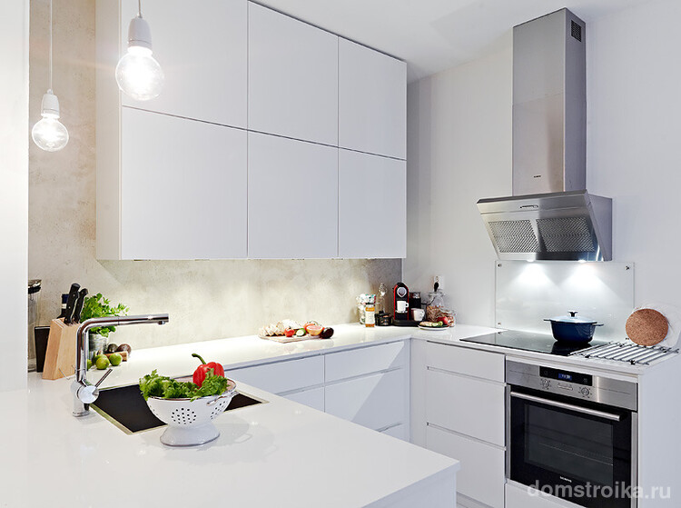 Даже небольшая кухня будет выглядеть красивой и стильной, если правильно продумать ее ремонт