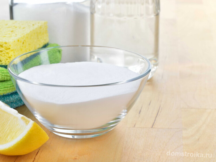 Если нет лимонной кислоты, используйте ломтик свежего лимона, он прекрасно справляется с запахами