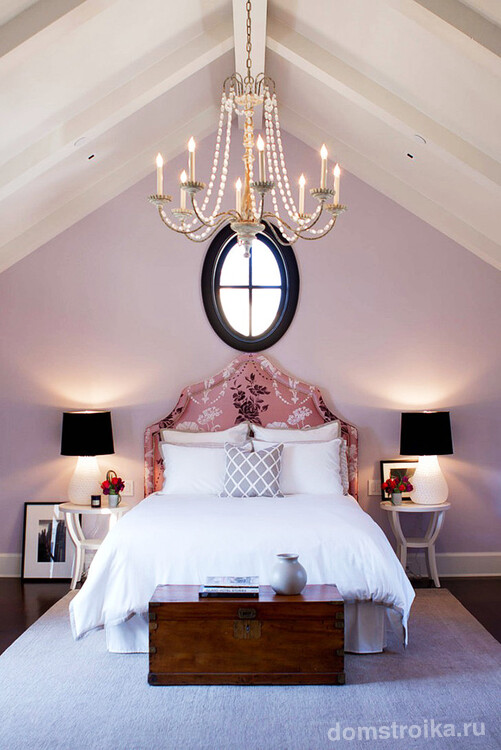 Классическая спальная комната в лавандовом цвете