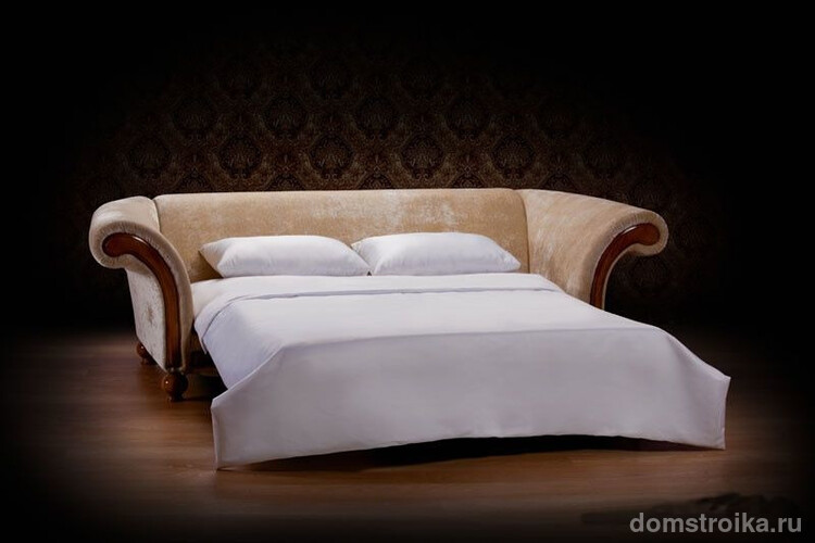 В разложенном виде такой диван не отличается от обычной кровати - матрац упругий, ровный и удобный