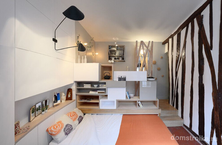 Мультифункциональный интерьер современной однокомнатной квартиры, где мебель трансформируется и меняет назначение по желанию владельца
