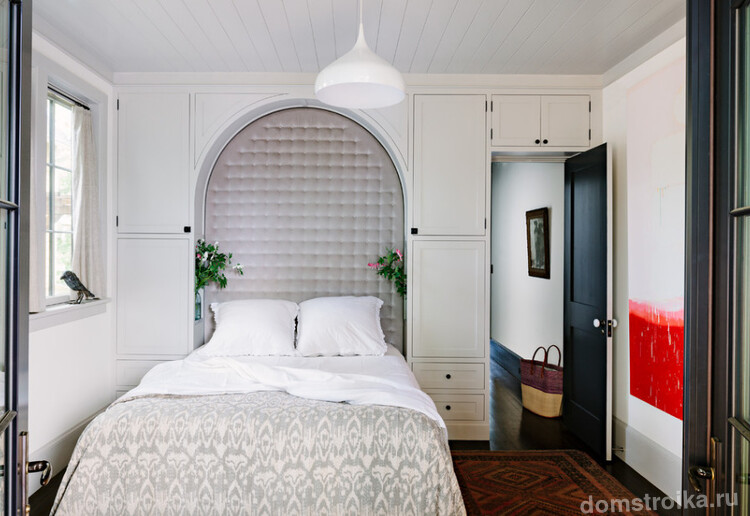 В дизайне даже маленькой спальной комнаты можно сделать комнату вашей мечты применяя несложные дизайнерские методы