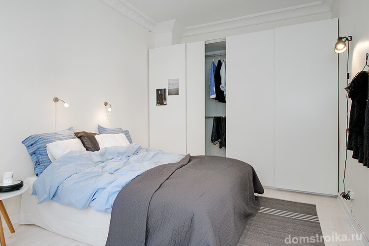Для оформления спальни можно использовать встроенные шкафы, ведь это будет смотреться стильно и современно, а также позволить сэкономить пространство