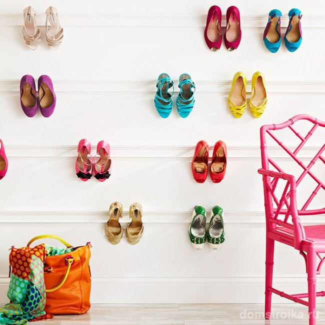 Оригинальное и креативно - хранение обуви на стене