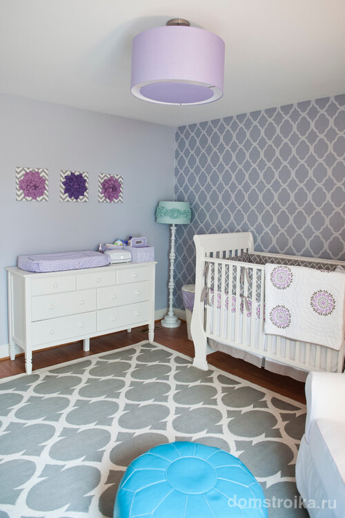 Любители фиолетового цвета должны выбирать оттенки пастели для люстры в детскую комнату