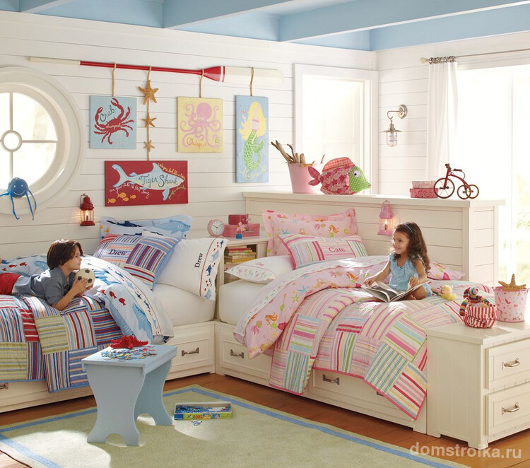 Детская спальня разнополых детей, оформленная в пляжном стиле