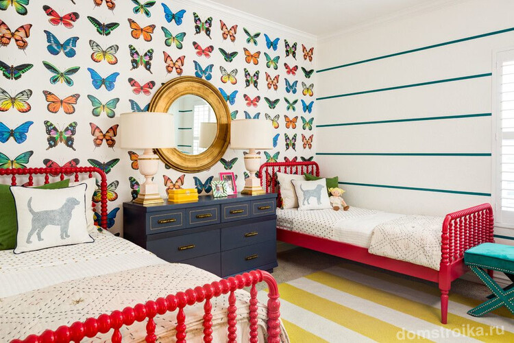 Фото 1 - Яркие бабочки на стене детской комнаты создают игривое настроение