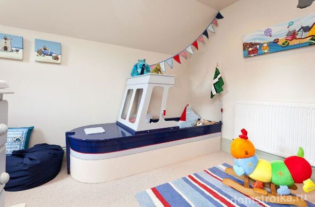 Игровая детская комната оформлена в морском стиле - красиво и элегантно