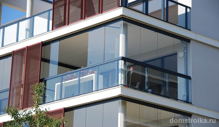 Остекление балкона с применением легкого, прочного и долговечного алюминия