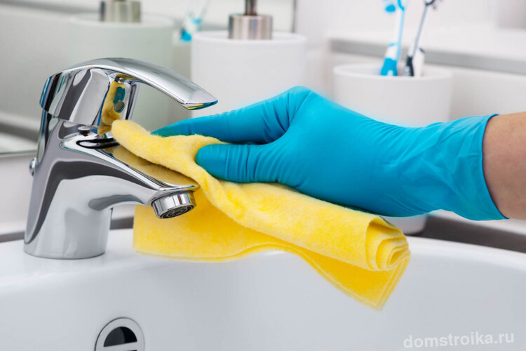 Частое протирание мягкой тканью поможет содержать вашу сантехнику в чистоте