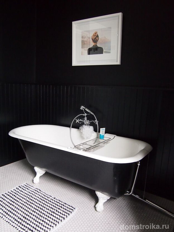 Фото 20 - Черные стены в ванной создают ощущение защищенности и спокойствия