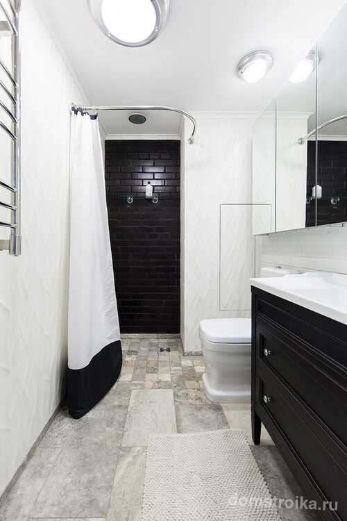 Черно-белый интерьер ванной комнаты в скандинавском стиле