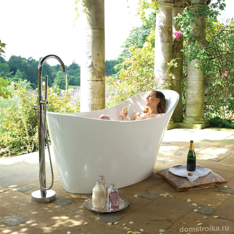 Ванная, расположенная на открытом воздухе, поможет вам соединиться с природой и расслабиться после тяжелого дня