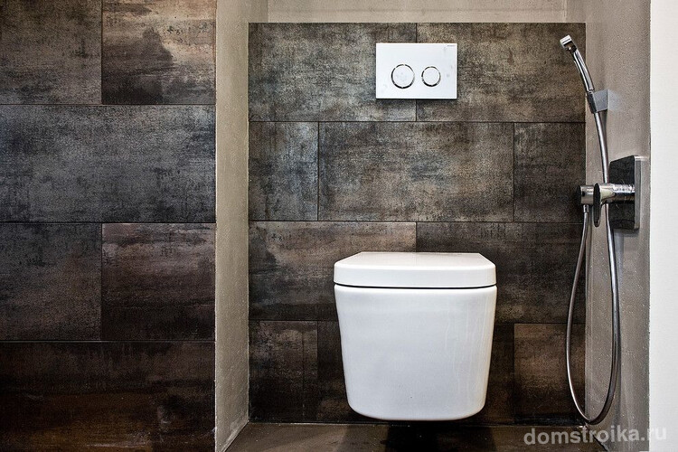 Гигиенический душ со смесителем в современном санузле