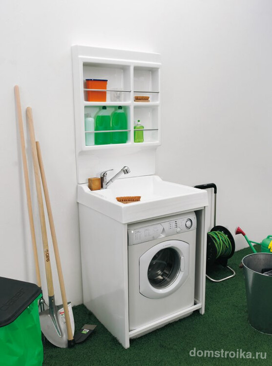 Раковина над стиральной машинкой - отличный вариант для небольших экономии пространства