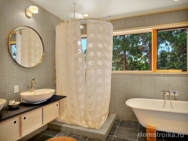 Просторная ванная комната в стиле модерн