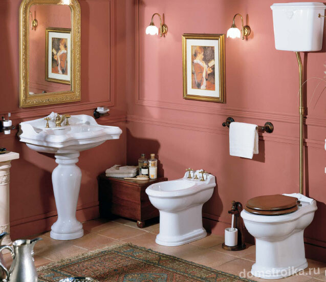 Красивый интерьер туалета с элементами барокко