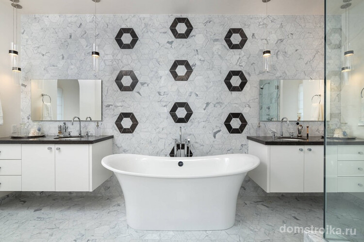 Симметричная композиция современной ванной комнаты