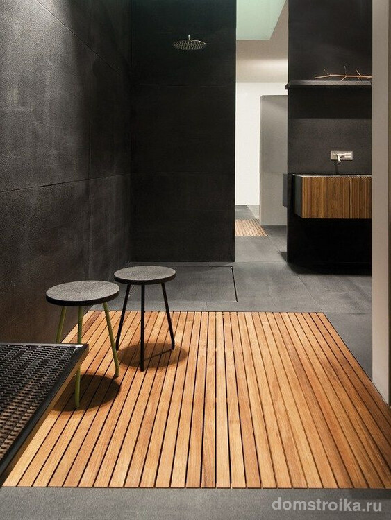 Красивый интерьер ванной комнаты с душевой кабиной