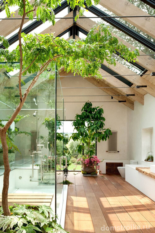 Чтобы создать ванную в стиле SPA, просто добавьте в ее интерьер больше живых растений, несколько плетеных или деревянных элементов