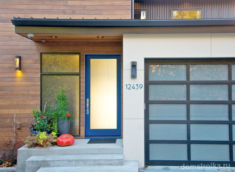 Пластиковые входные двери в дом и пластиковые ворота гаража – отличный экологичный вариант при выборе материала, обладающий высоким уровнем шумо- и теплоизоляции
