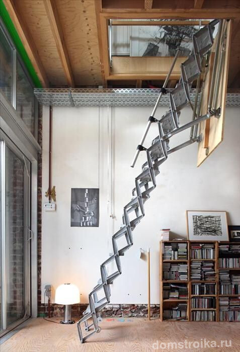 Чердачная лестница может стать стильным дополнением современного интерьера