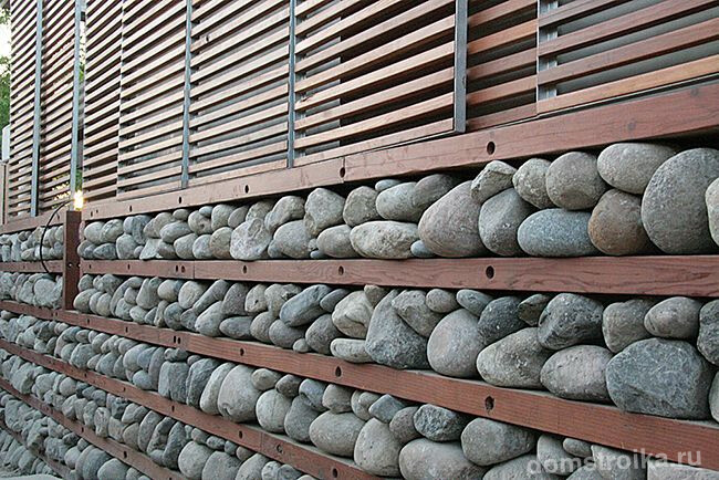 Камни можно использовать как теплоизоляционный материал для сохранения тепла в доме
