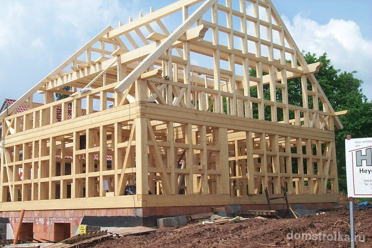 Основа фахверкового дома – сложный деревянный каркас