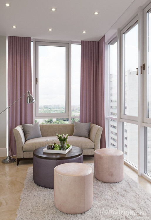 Если объединить балкон с комнатой, то можно получить отличную зону для приема гостей