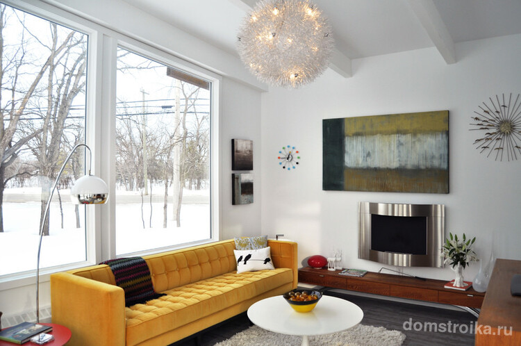 Диван желтых оттенков поможет вам создать уютную домашнюю атмосферу в гостиной и будет производить расслабляющий эффект