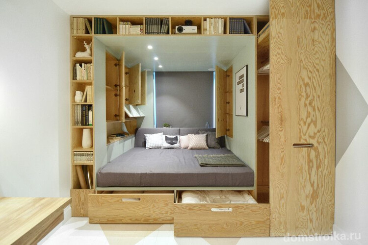 Мебельный трансформер, объединяющий кровать и множество ящиков - это идеальный вариант для маленькой квартиры