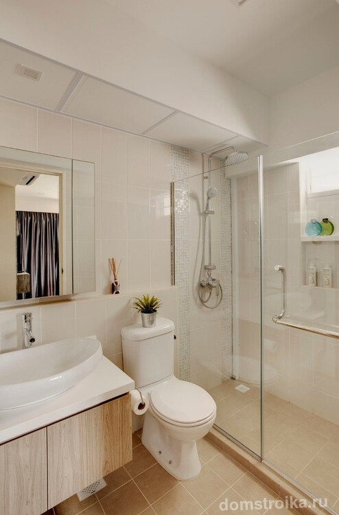 Сэкономить место в ванной комнате позволит душевая кабина вместо ванны