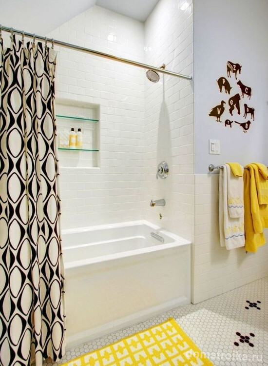 Углубление в стенах санузла целесообразно оборудовать под душевую зону с ванной