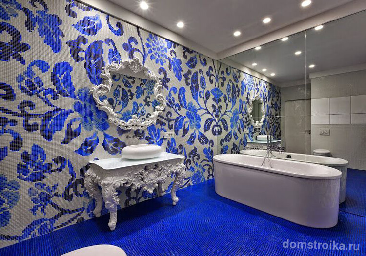 Ванная комната с отделкой стен мозаикой в русском стиле