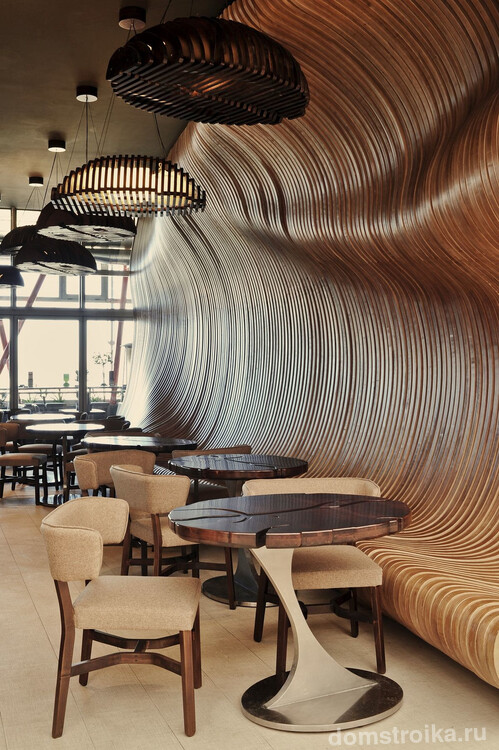 Роскошный деревянный интерьер кофейни не оставит вас равнодушным