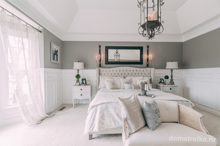Уютная спальня, оформленная в белом цвете