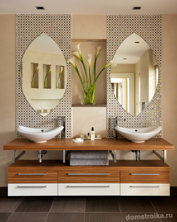 Особое внимание, при оформлении ванной комнаты в стиле кантри, стоит обратить на мебель и сантехническое оборудование, лучше всего использовать светлые оттенки: медь, бронза латунь или же древесные цвета