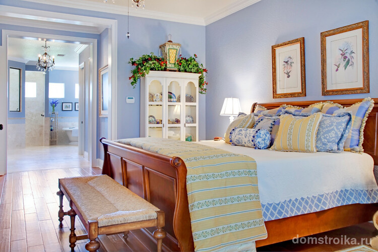 Если вам по душе светлые, воздушные, нежные и лавандовые оттенки - спальня в стиле прованс будет отличным вариантом