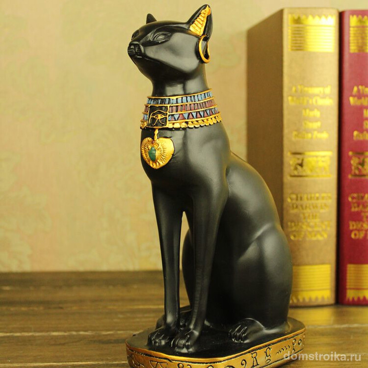 В Египте времен фараонов было особое отношение к кошкам, поэтому такие статуэтки в оформлении подобного дизайна не редкость