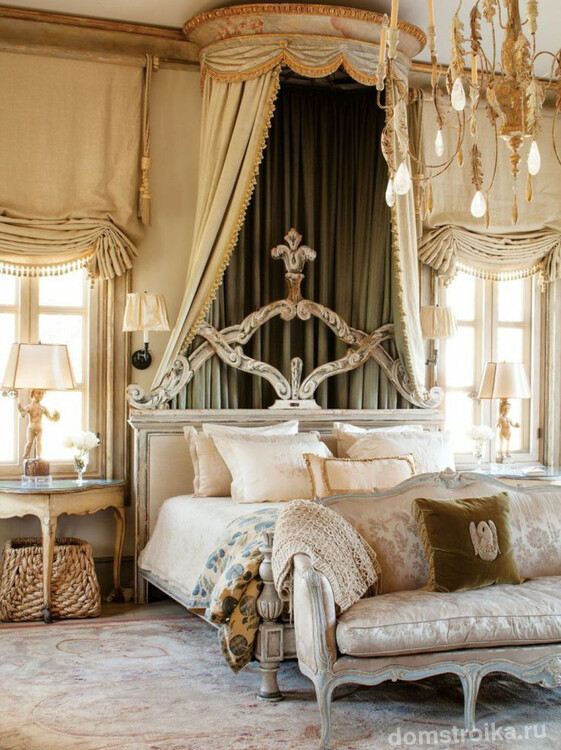 Классический вид кровати в стиле барокко