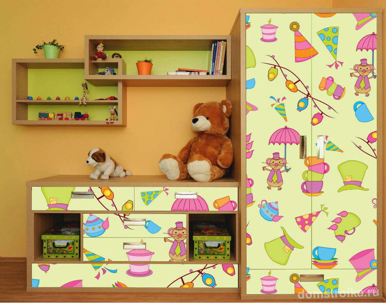 Самоклеящаяся пленка с рисунками - простой способ украсить детскую комнату