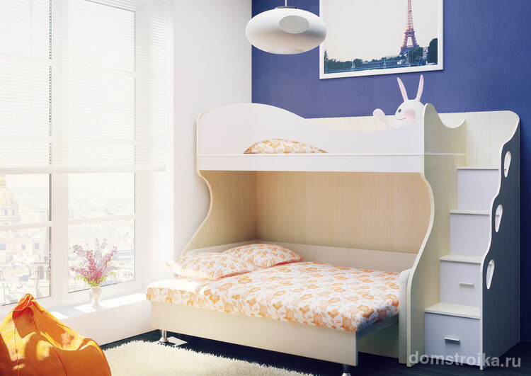 Нижняя часть двухъярусной кровати легко трансформируется с дивана в двуспальное место