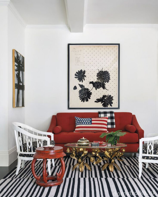Любители американских мотивов в интерьере могут выбрать красные диваны