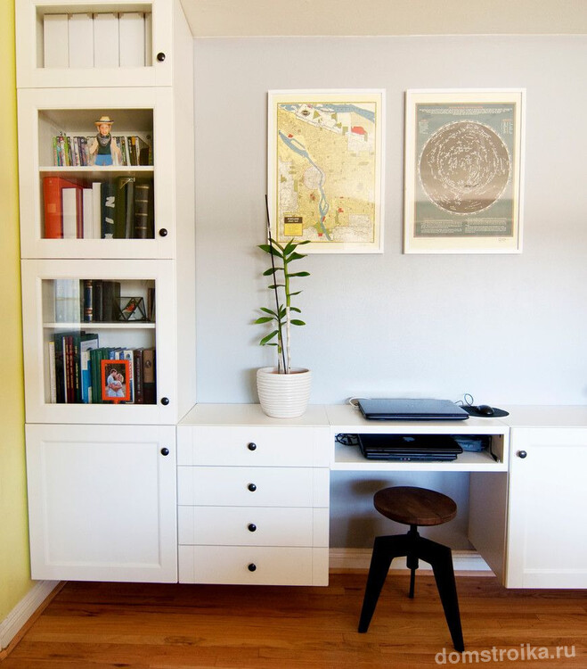 Письменный стол, объединенный со стеллажом от IKEA
