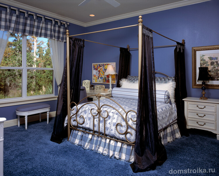 Синий цвет в дизайне спальни действует на организм успокаивающе