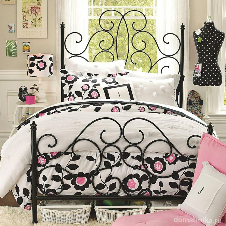 Великолепная односпальная кровать в дизайне спальни для девочки-подростка