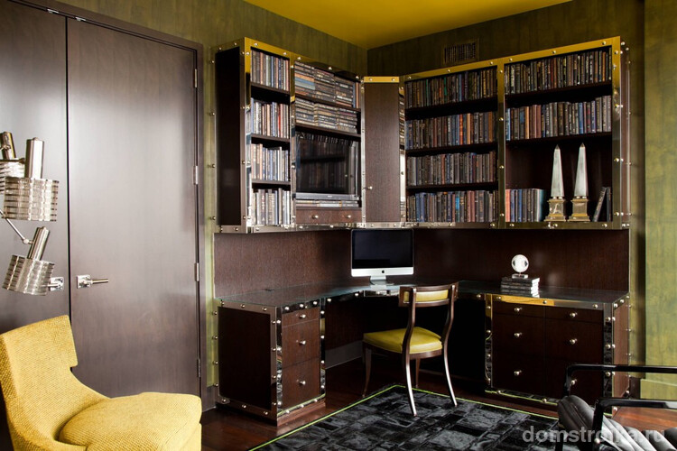Стол с вместительными книжными полками, который впишется в тематический дизайн - стимпанк, гик-стайл и другие