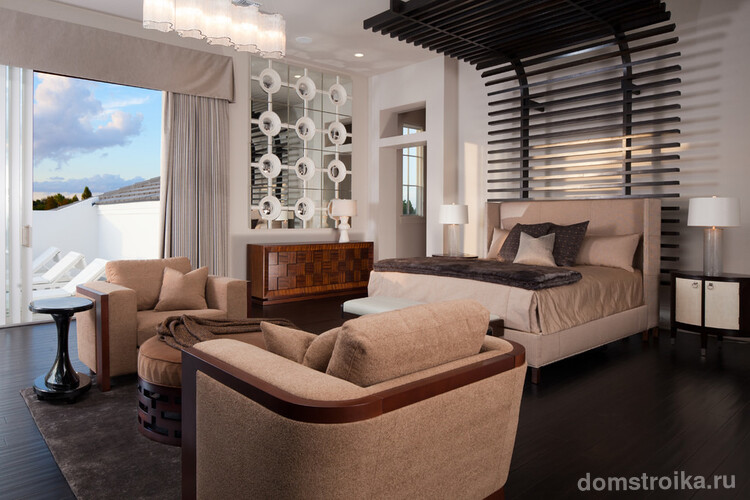 Романтическая спальня в стиле модерн с навесом над кроватью, тканевый балдахин для которого всего лишь опционален